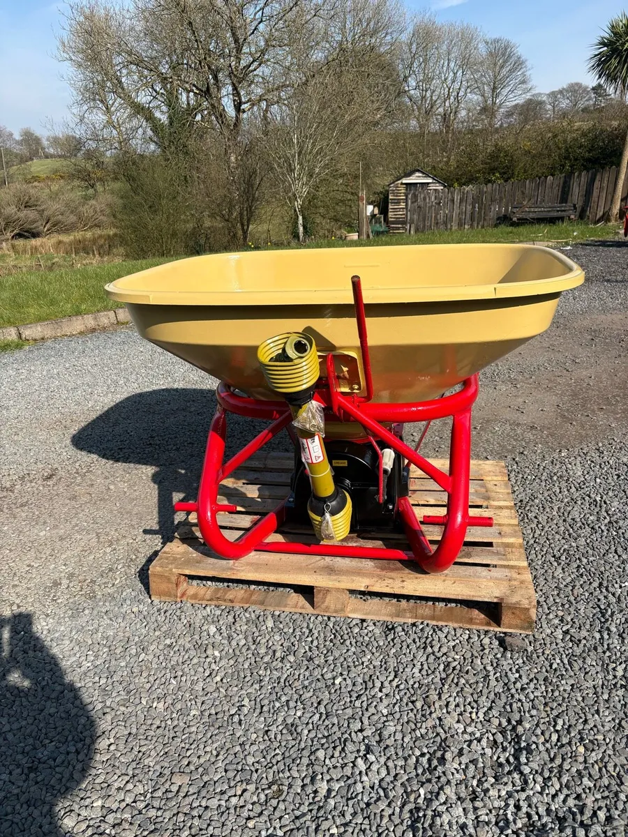 Vicon 402 Fertliser Sower - Image 3
