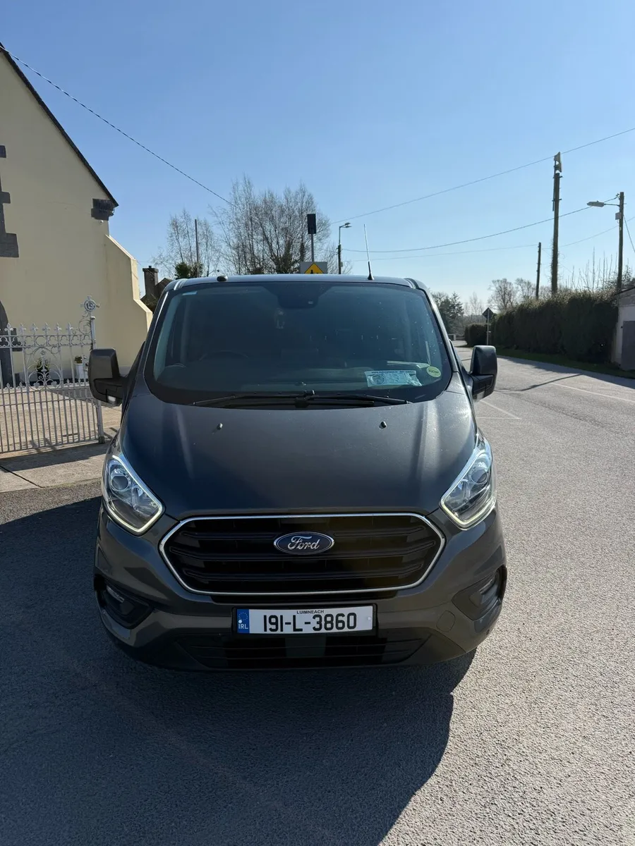 Ford Transit Custom 2.0 EcoBlue Crew Cab 6 Seater - Image 2