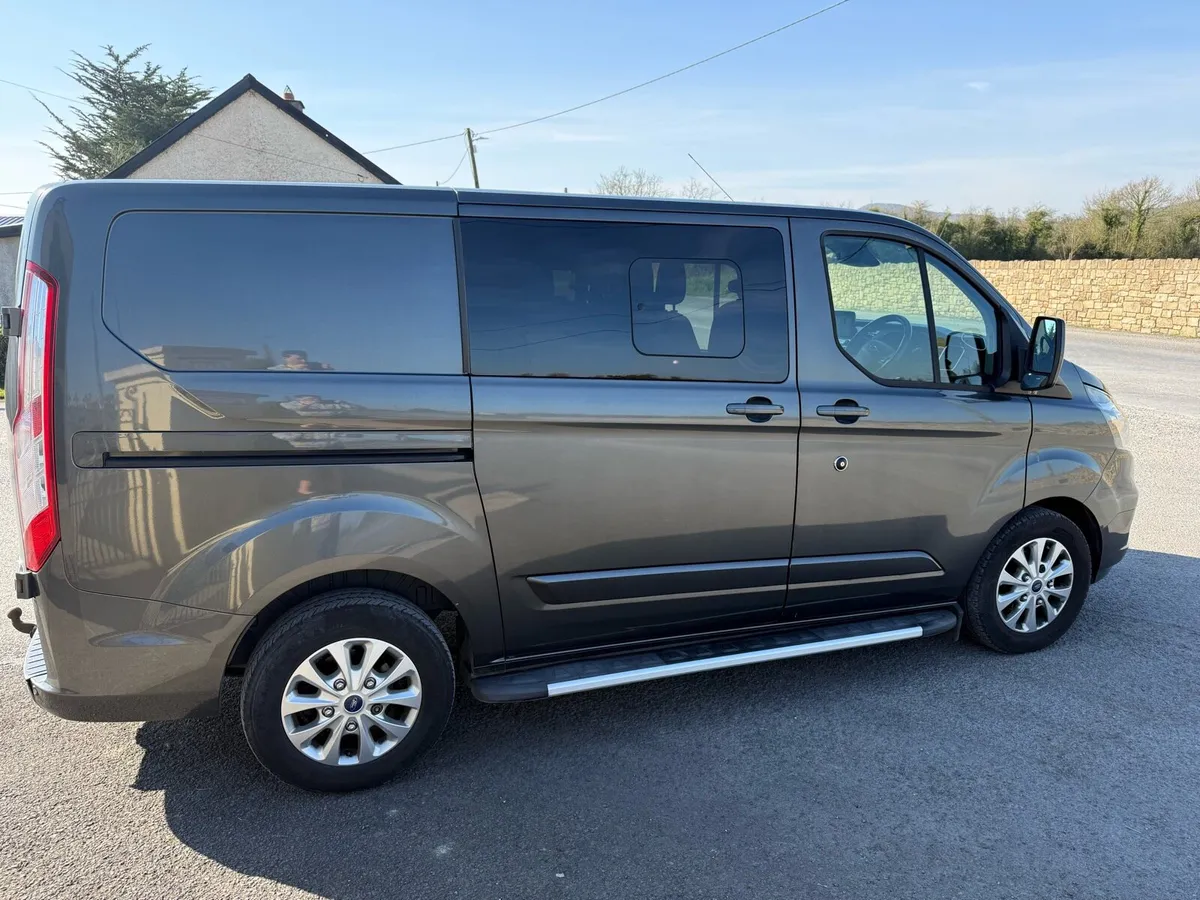 Ford Transit Custom 2.0 EcoBlue Crew Cab 6 Seater - Image 4