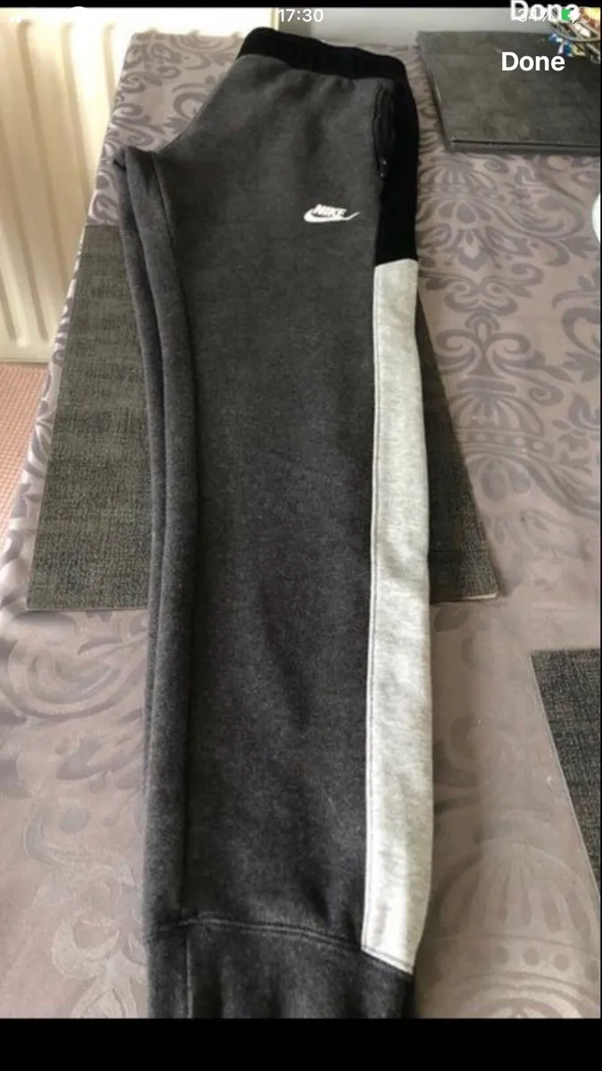 Mens Nike tracksuit size S €20 - Image 4