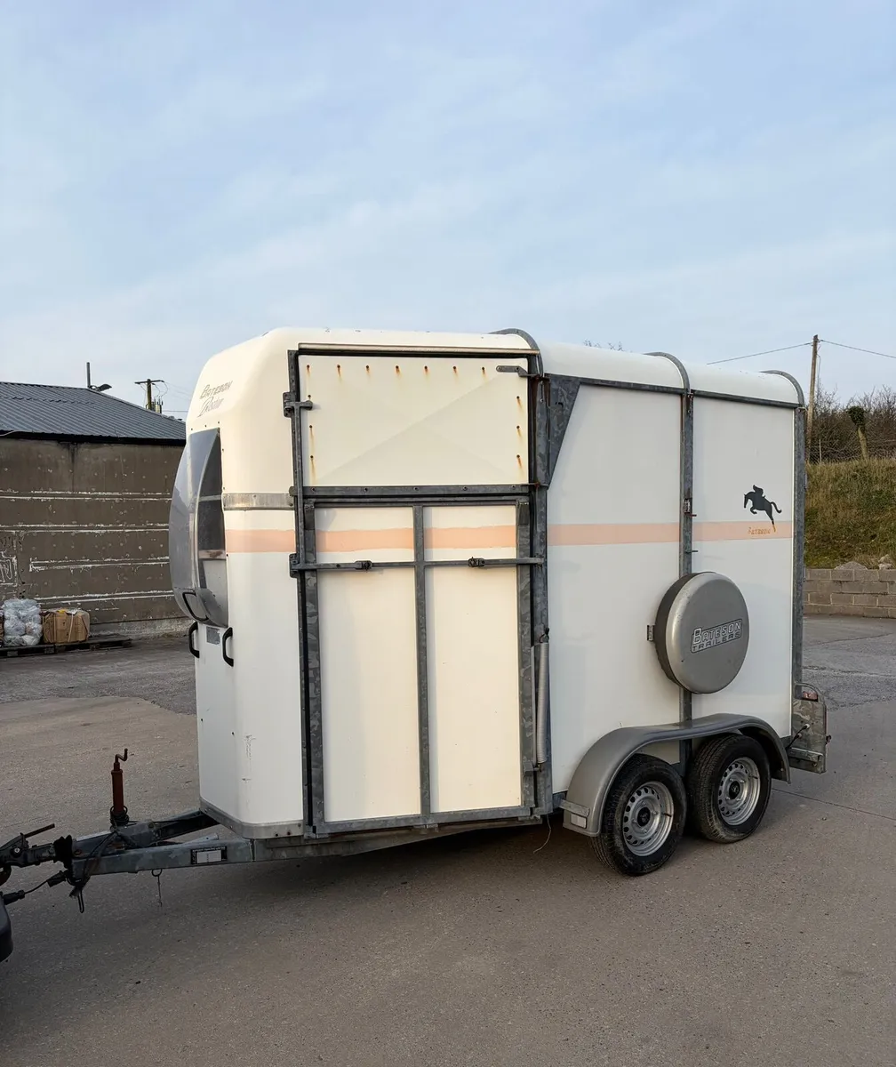 Bateson horse box for sale - Image 1