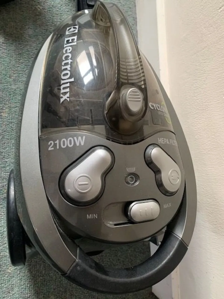 Vacuum Cleaner - Image 1