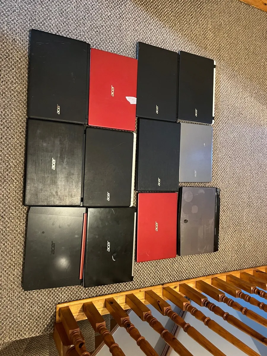 JOBLOT 12 laptops for parts or repair - Image 1