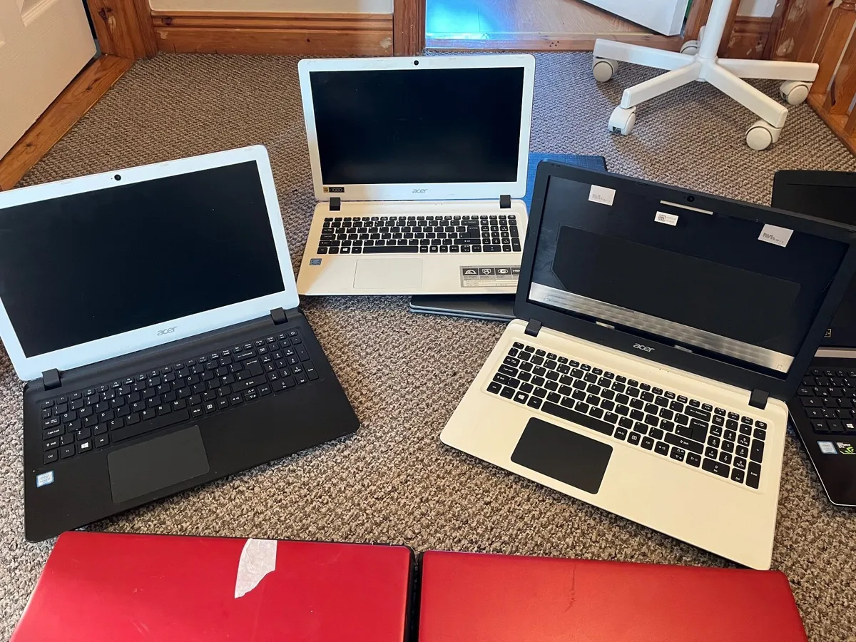JOBLOT 12 laptops for parts or repair - Image 3