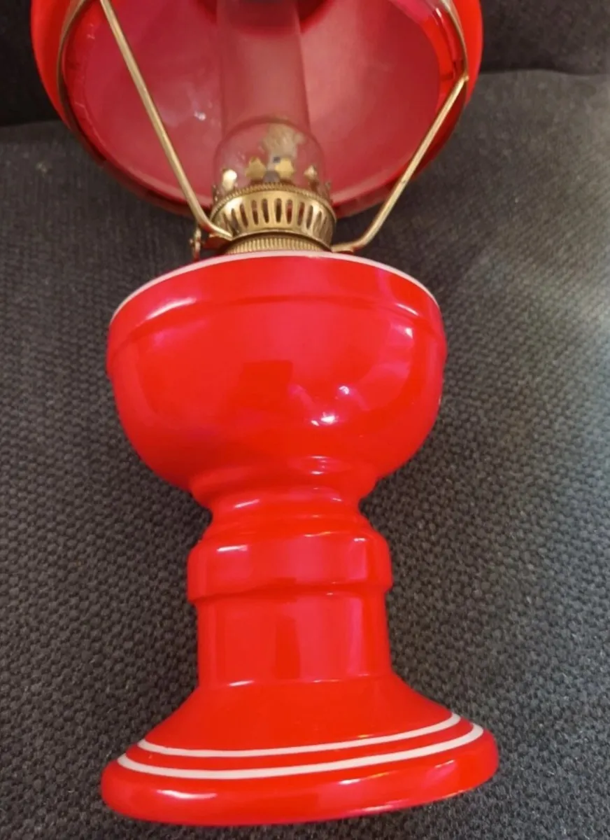 Rare red glass oil lamp - Image 3