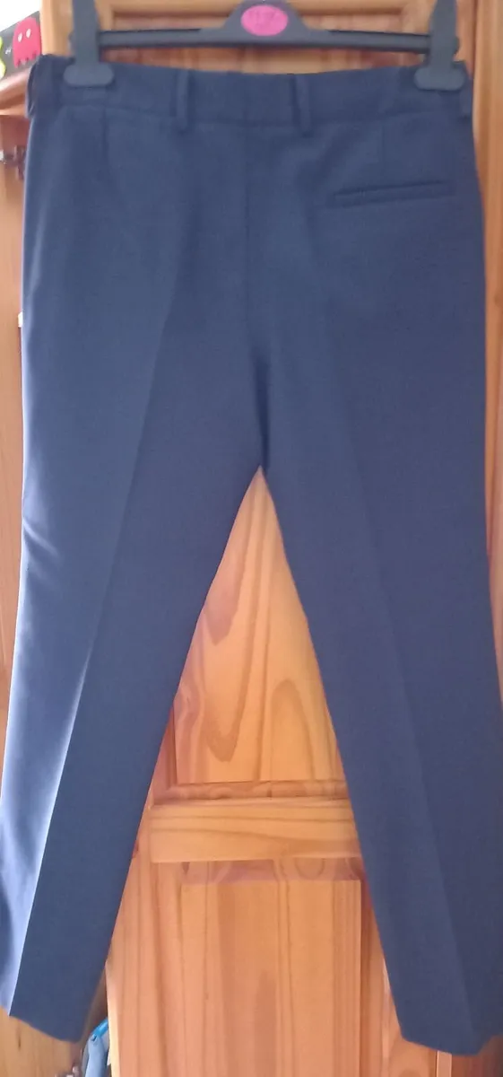 Boys Benetti 3 pce suit - Image 2