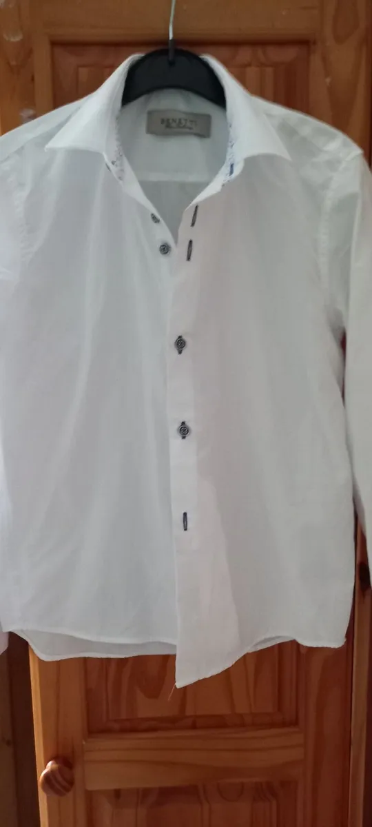 Boys Benetti 3 pce suit - Image 3