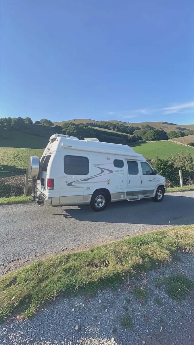 Ford pleasure way RV. MOTORHOME YEAR. 2008 - Image 2