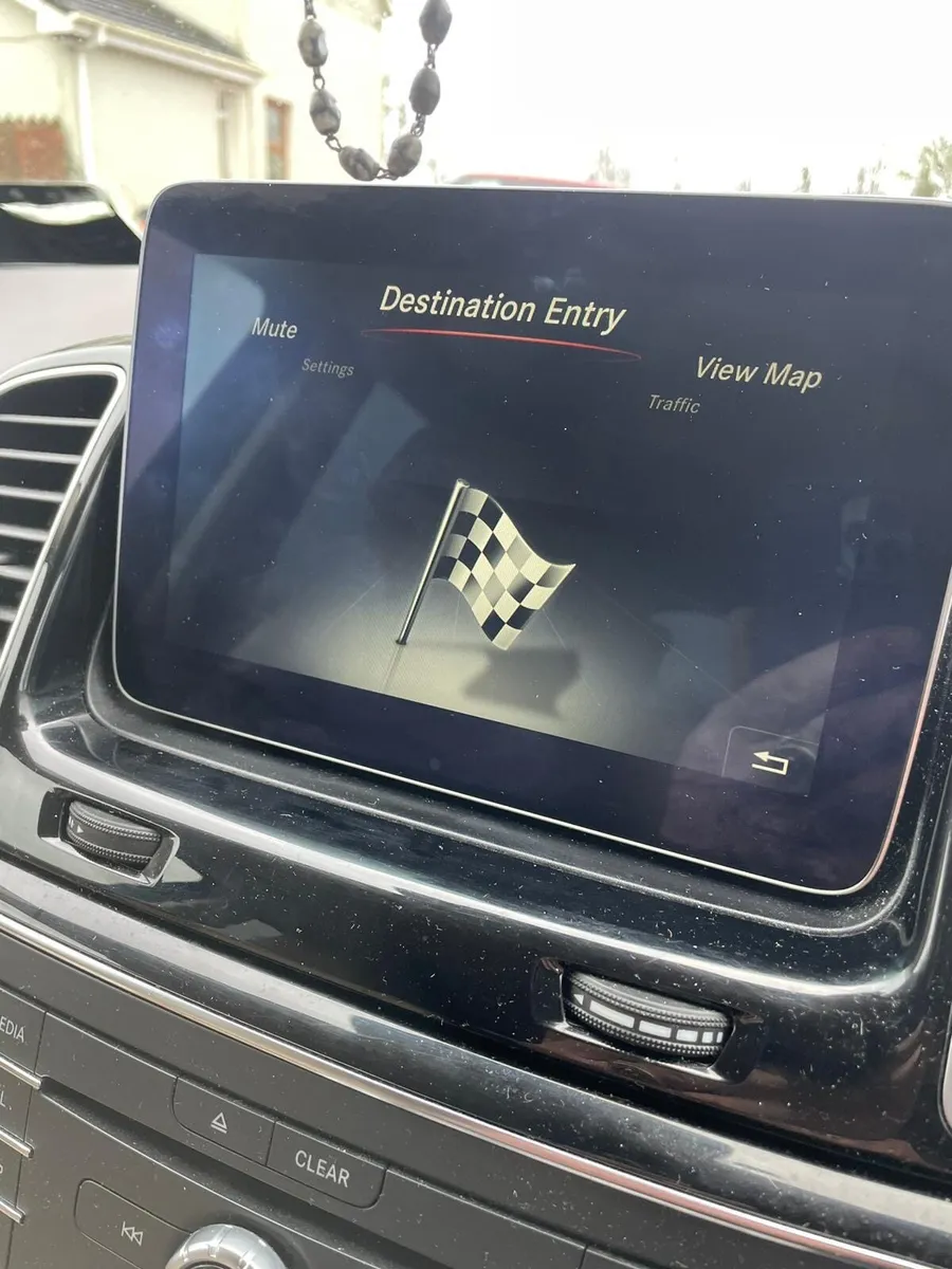 Mercedes multifunction display screen - Image 1