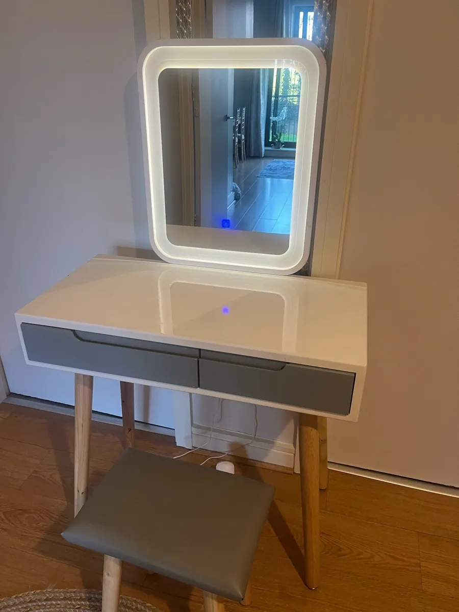 Dressing table with mirror - Image 2