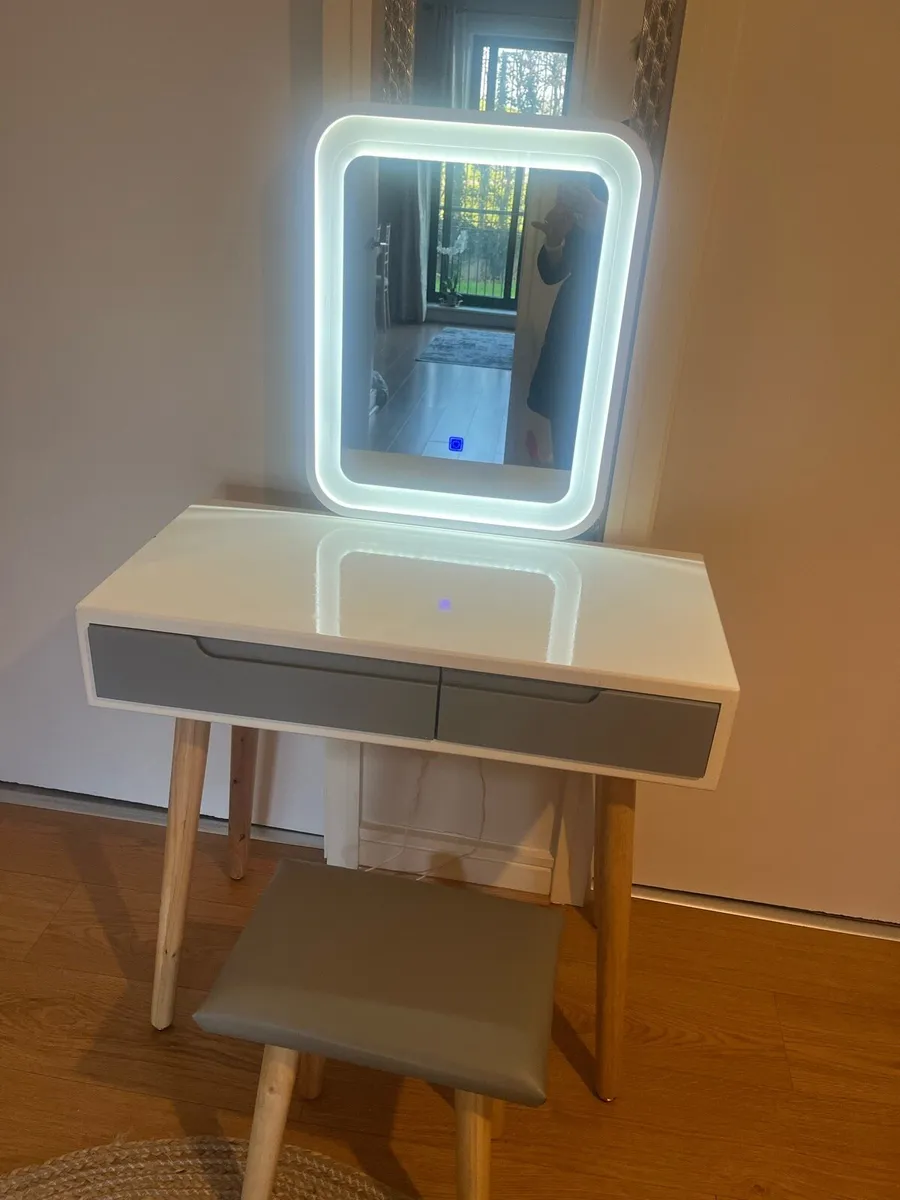 Dressing table with mirror - Image 3