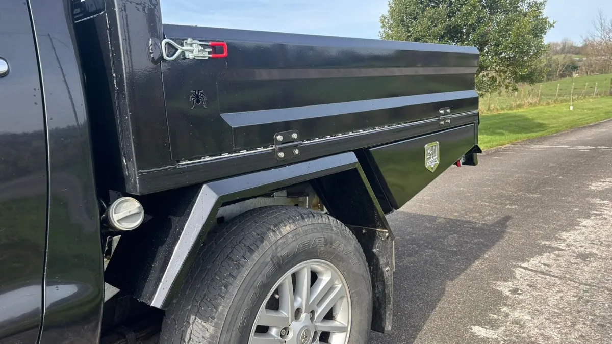 Toyota hilux tray/tub - Image 3