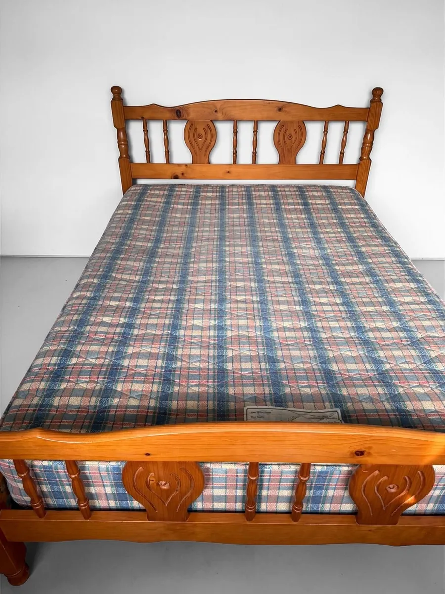 Double bed - Image 1