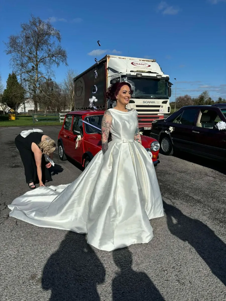 Wedding dress - Image 2