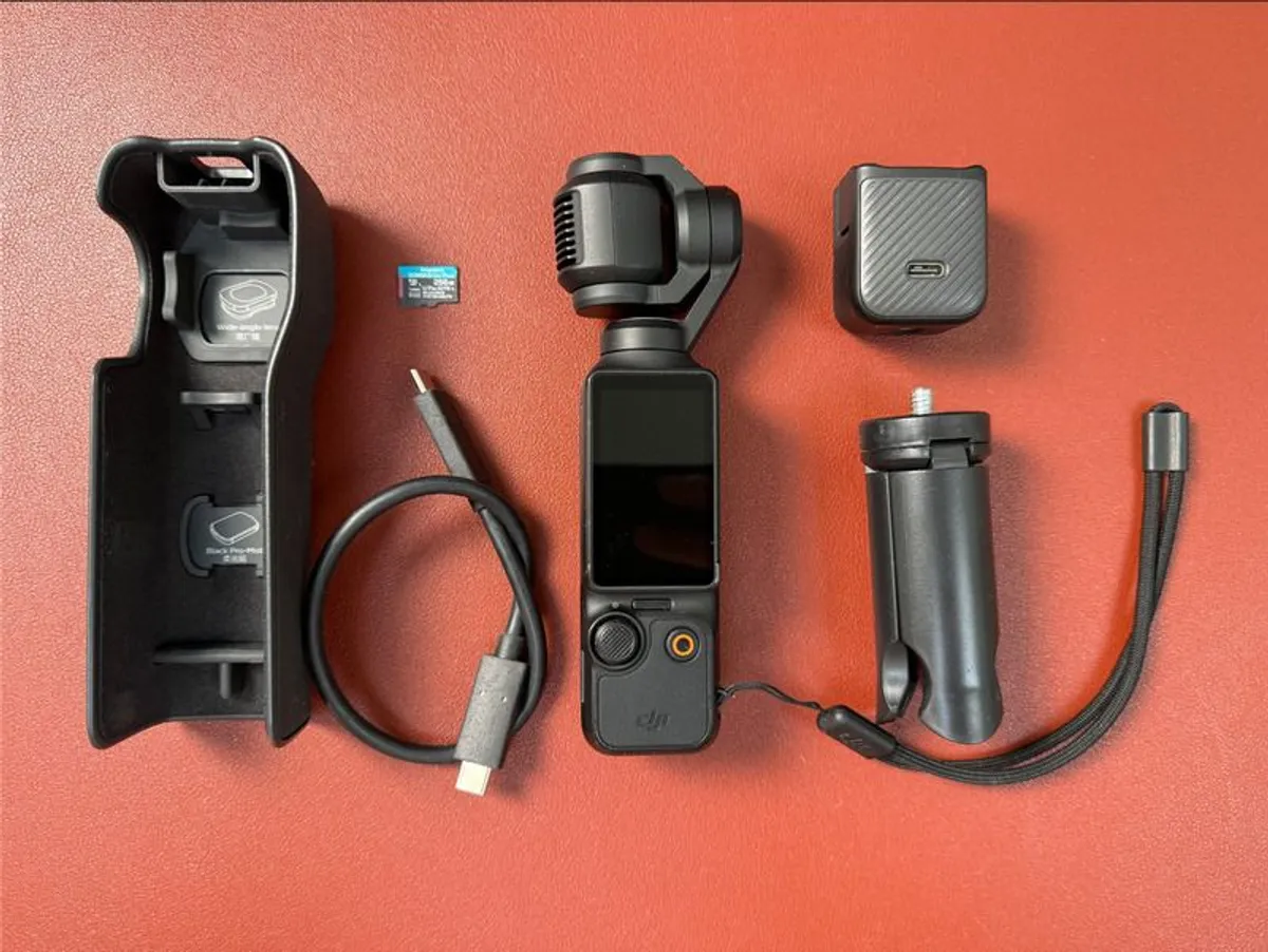 DJI Osmo Pocket 3 Camera + 256GB SD Card - Image 1