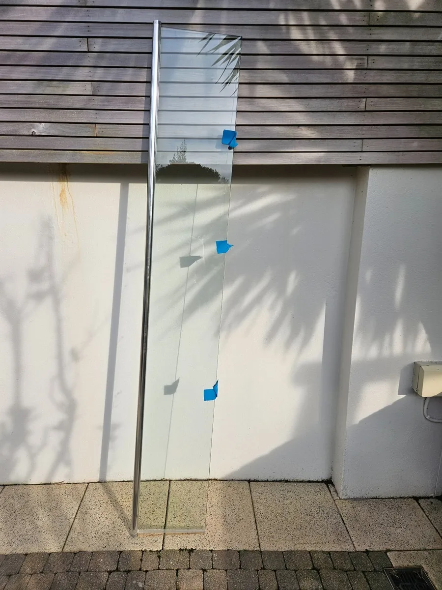 900mm glass shower panel and 300mm flipper panel - Image 2