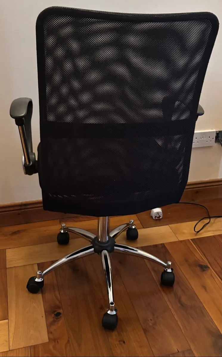 Adjustable Office Chair with Armrests Good Conditi - Image 4