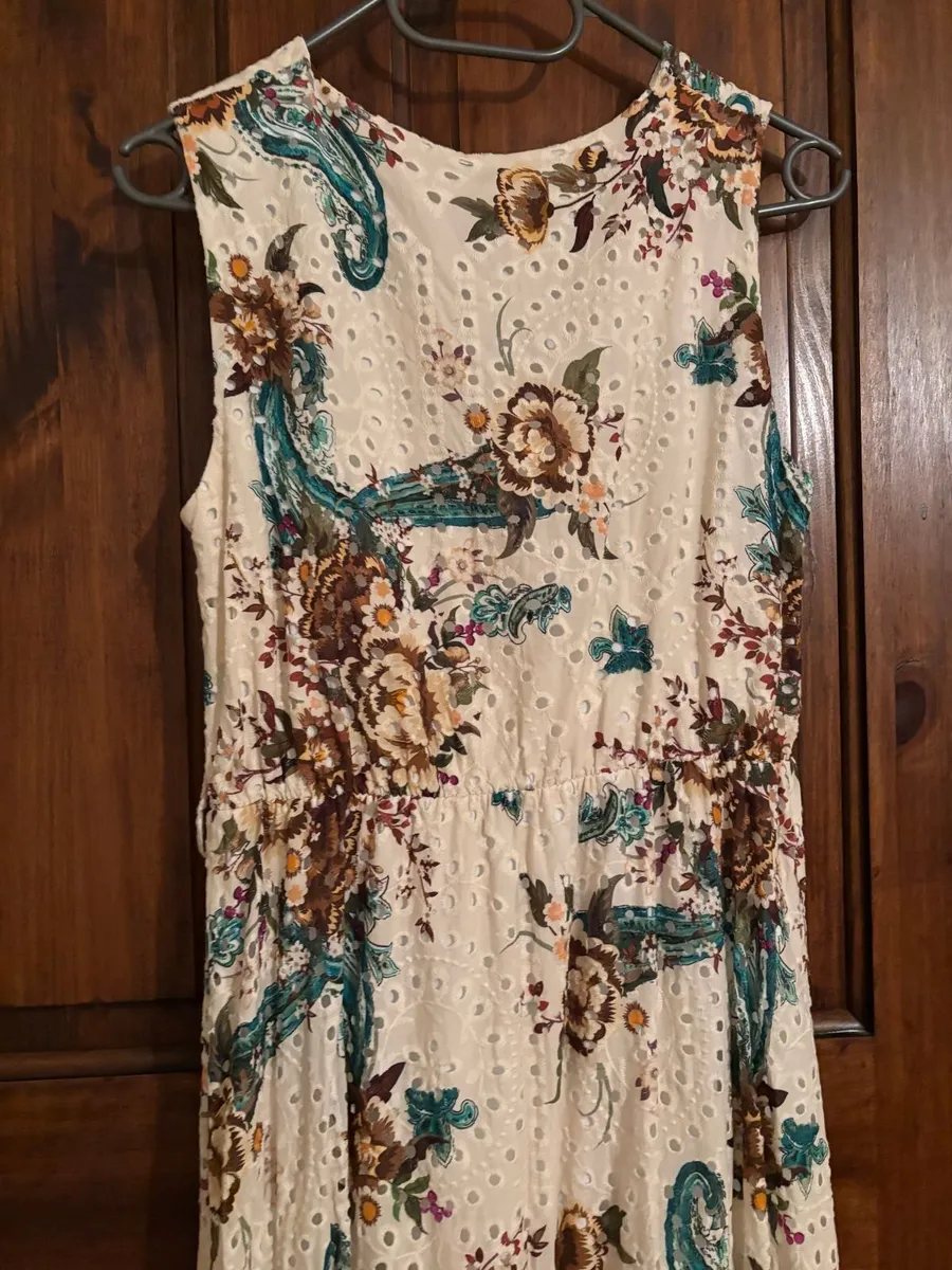 Italian Dress Floral, High-Low Design - Image 2