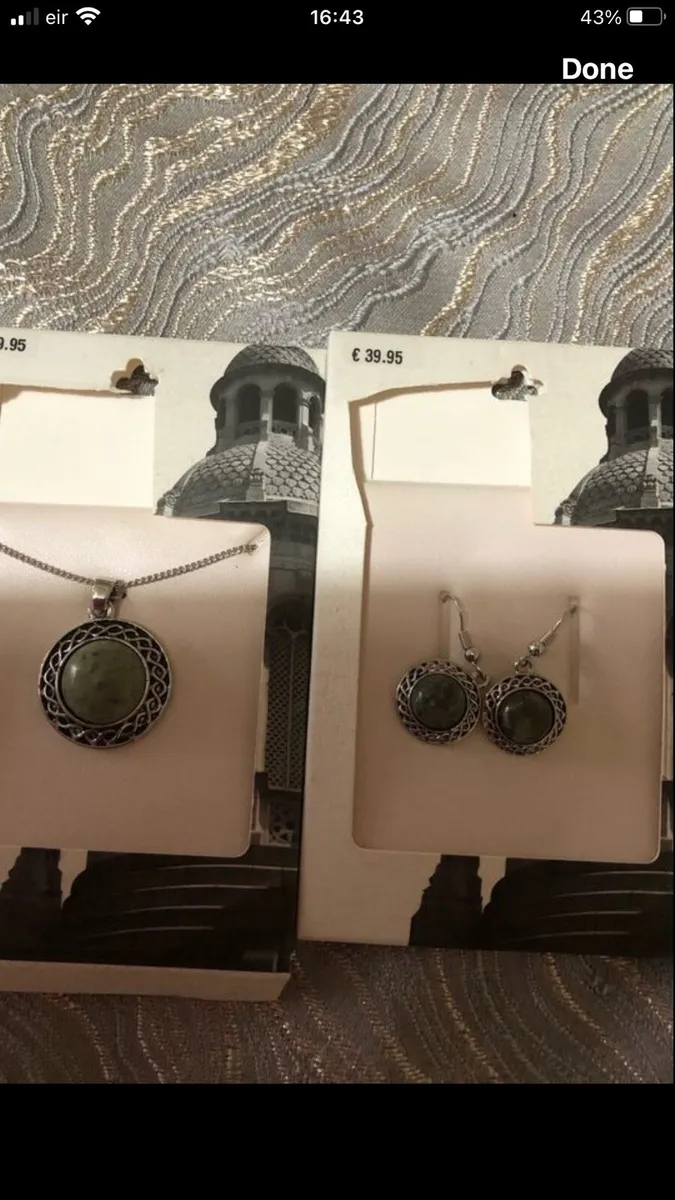 Ladies sliver two piece necklace & earrings €50 - Image 3