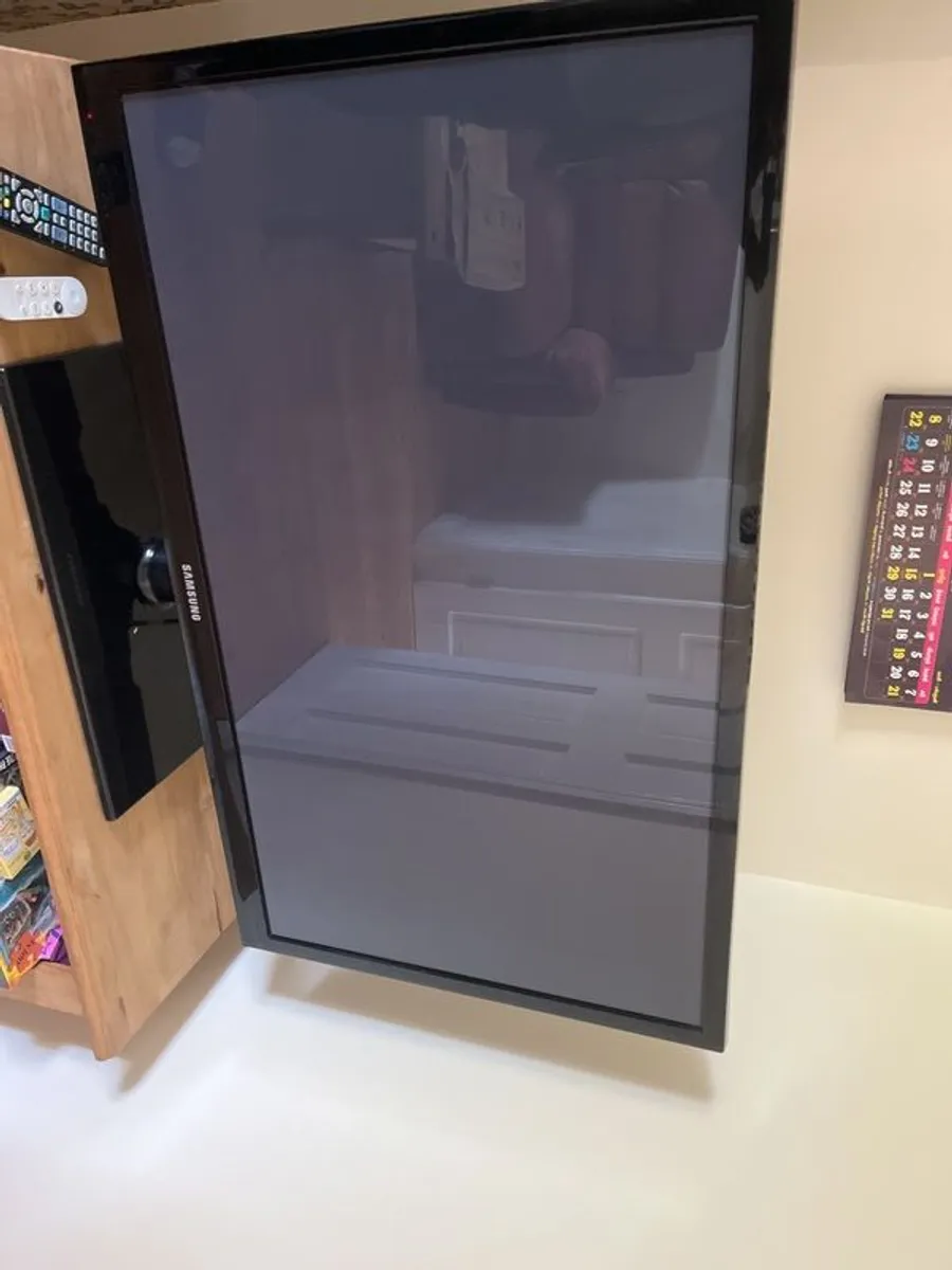 Samsung TV - Image 1