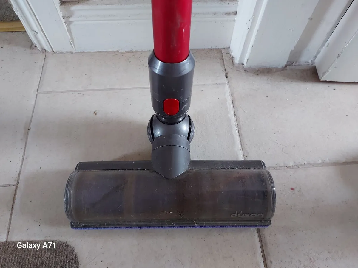Dyson V7 total Clean Vacuum Cleaner - Image 4