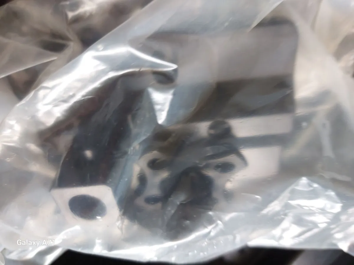 Satellite Dish with accessories in case - Image 3