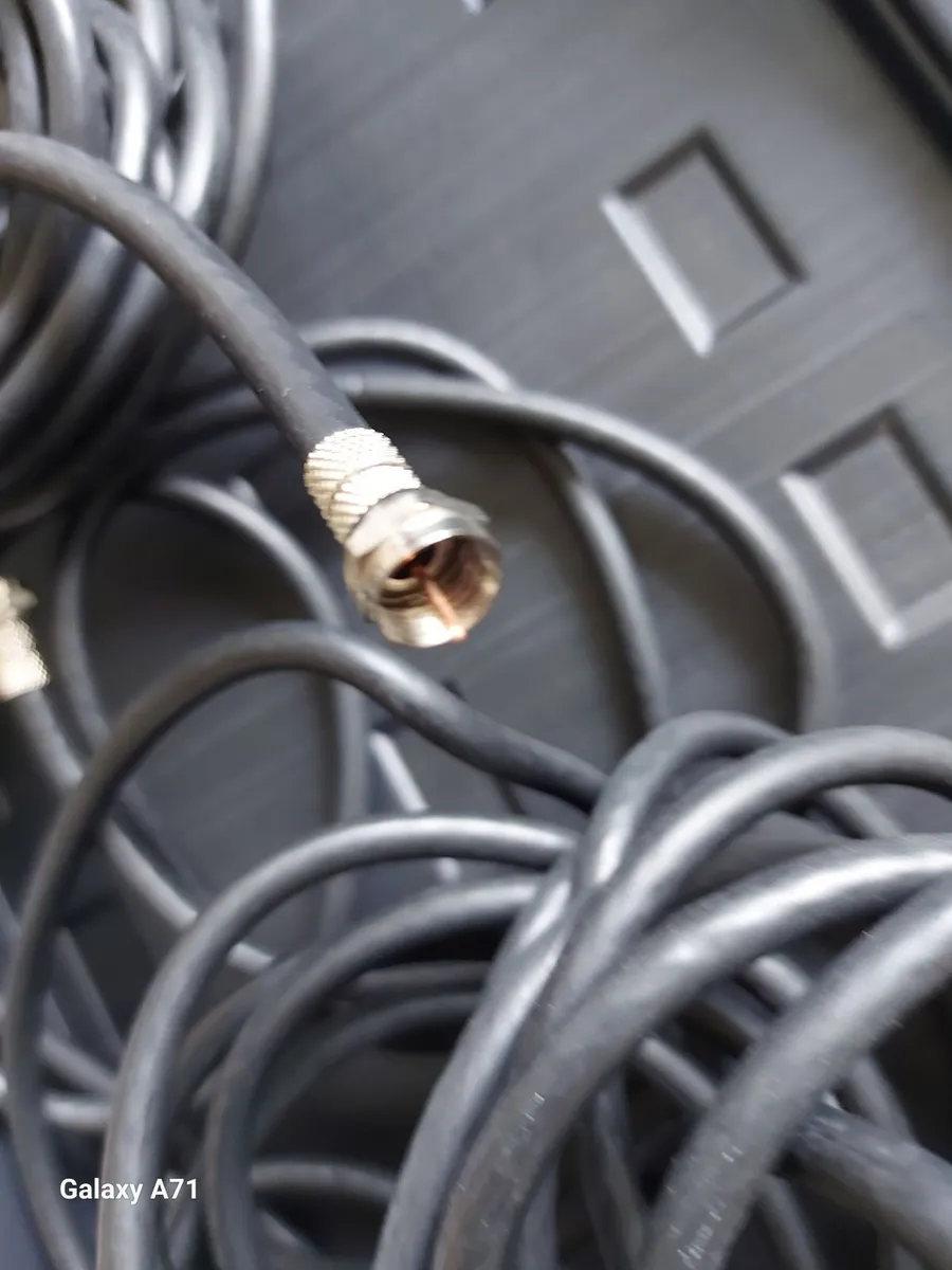 Satellite Dish with accessories in case - Image 4