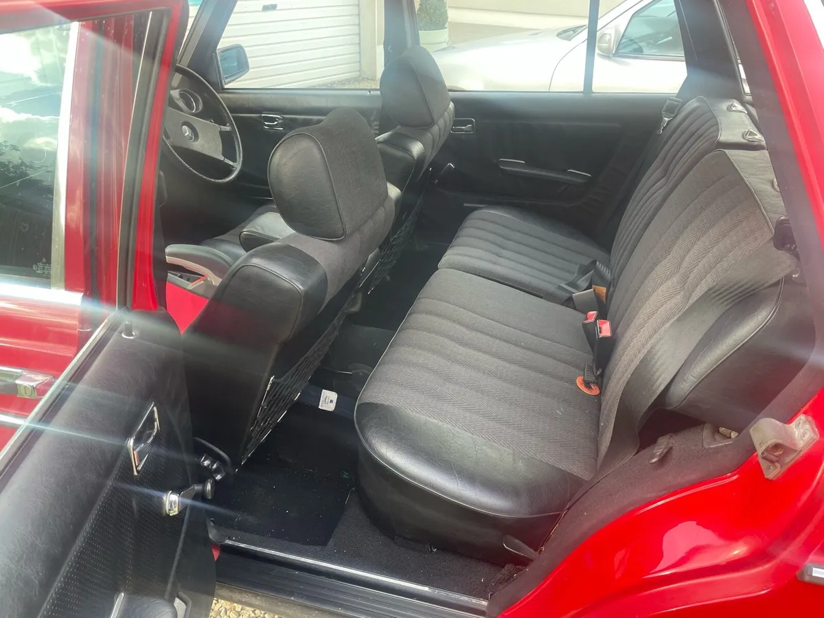 Mercedes 300td - Image 4