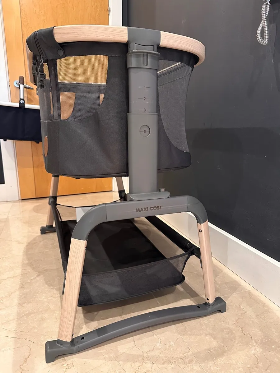 Maxi-Cosi Air Bedside Crib - Image 2