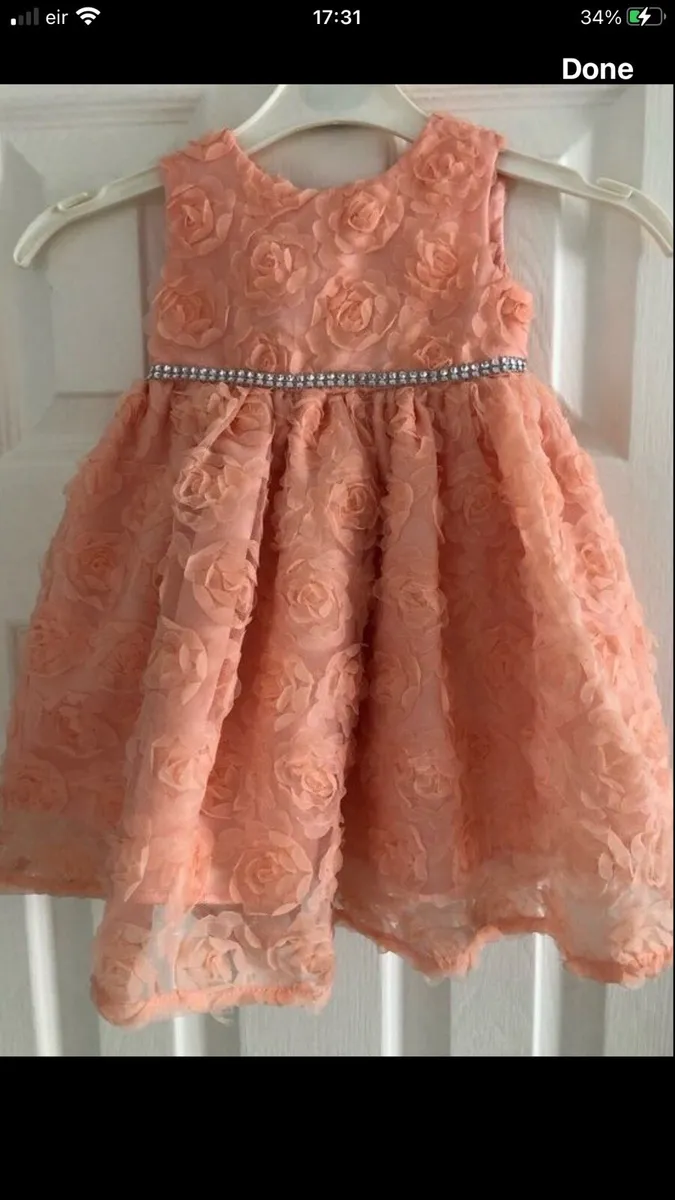 Girls stunning dress 6/9 mths €10 - Image 1