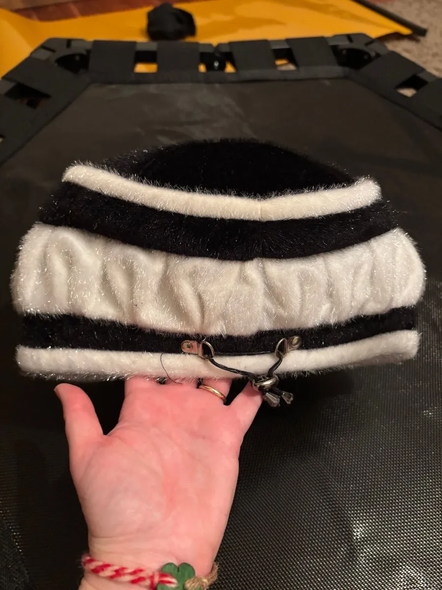 Stylish Black & White Hat Fluffy & Adjustable New - Image 2