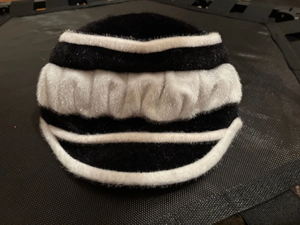 Stylish Black & White Hat Fluffy & Adjustable New - Image 1