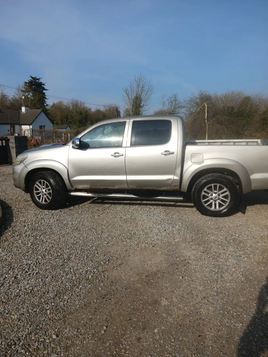 Toyota Hilux Invincible 2012 - Image 2