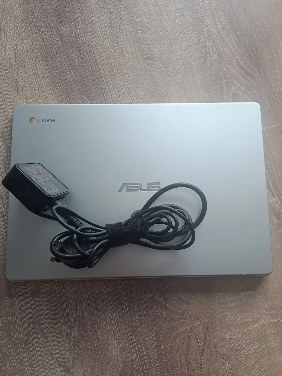 Asus Chromebook - Image 1