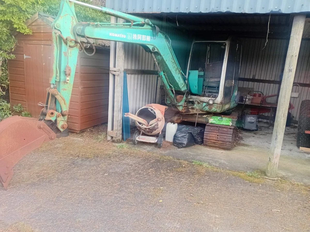 Mini Digger with 22" wide steel tracks - Image 1