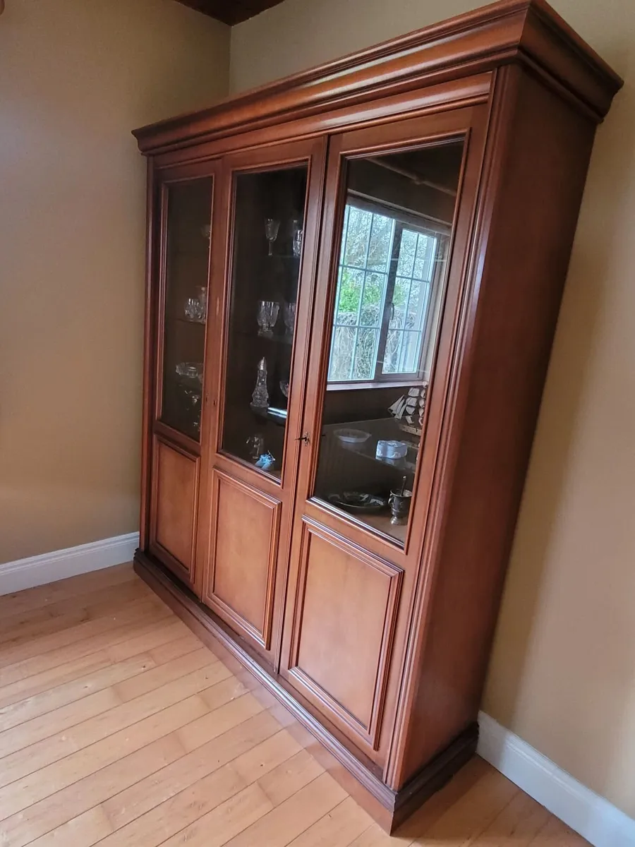 Display Cabinet - Image 1