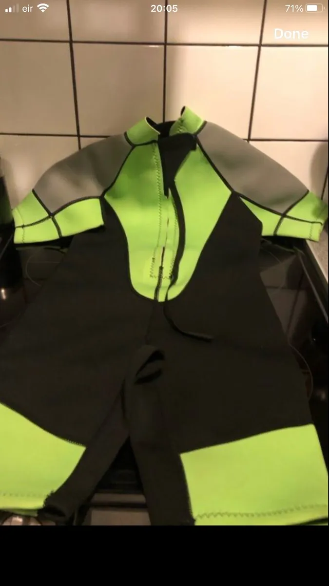Boys wetsuit age 10 €10 - Image 3