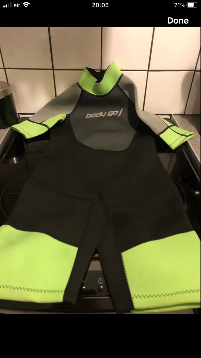 Boys wetsuit age 10 €10 - Image 1