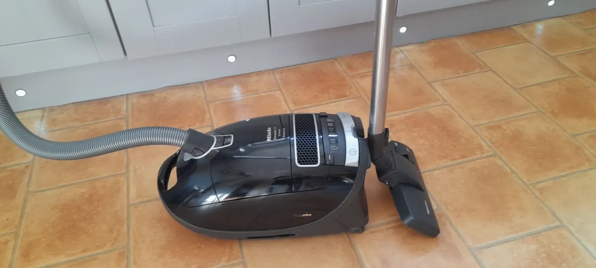 Miele vacuum cleaner - Image 4