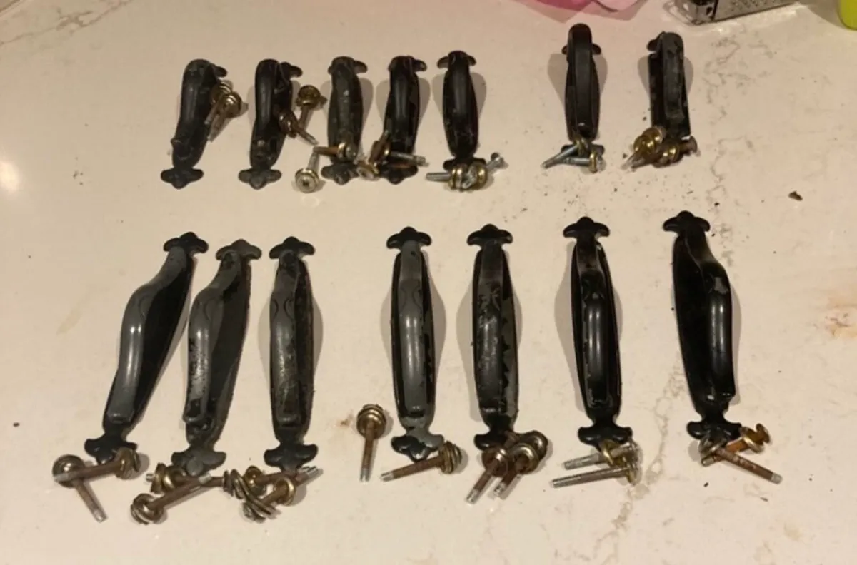 Kitchen cabinet door handles - Image 1