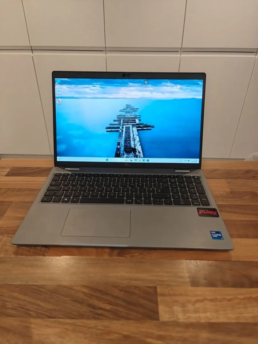Dell Latitude 5520 Laptop | i7 (11th gen) | 16 GB - Image 1