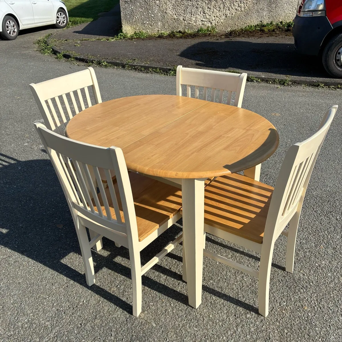 Solid pine cream & Pine table & 4 chairs - Image 2