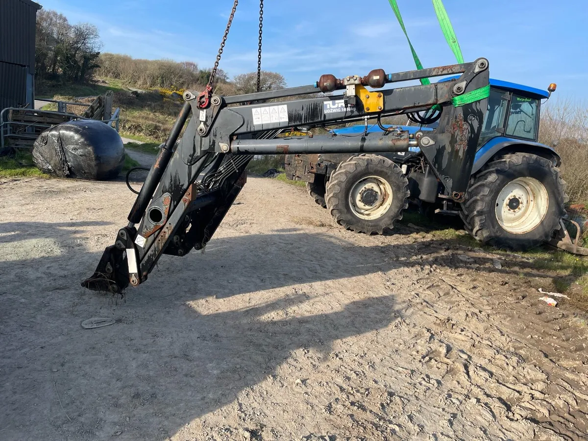 Loader of a New Holland - Image 1
