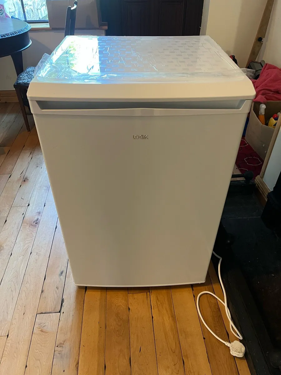 LOGIK LUF55W23 Freezer White - Image 1