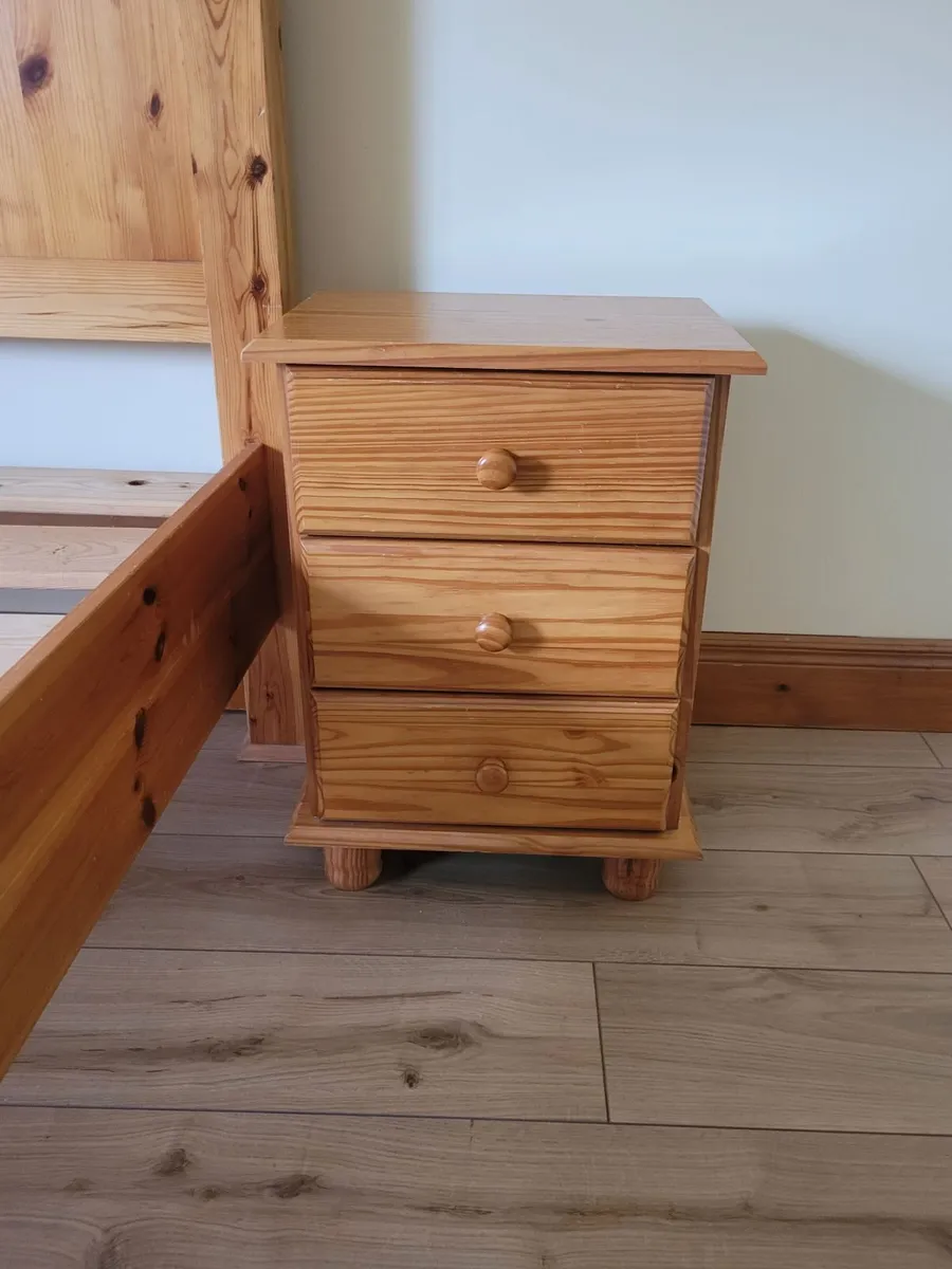 Bedroom furniture - Image 1