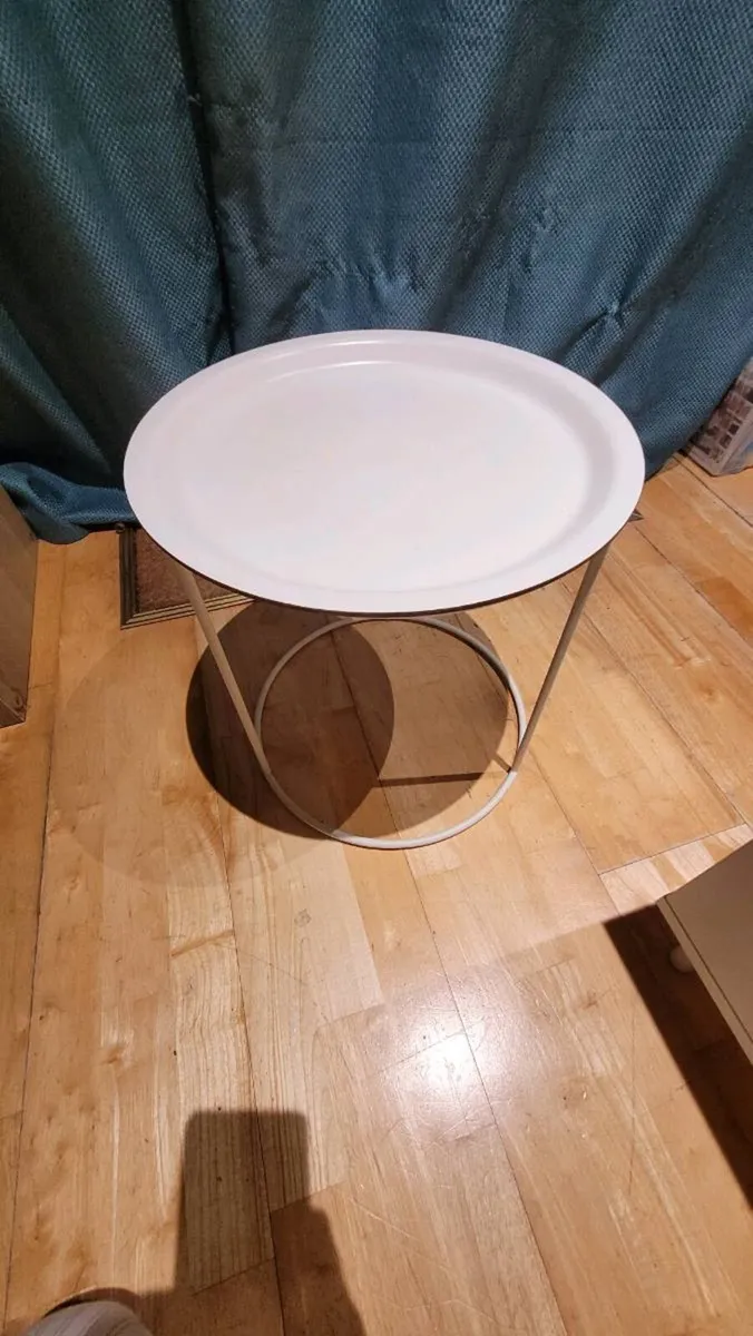 Mini round coffee / plant/ side table. - Image 2