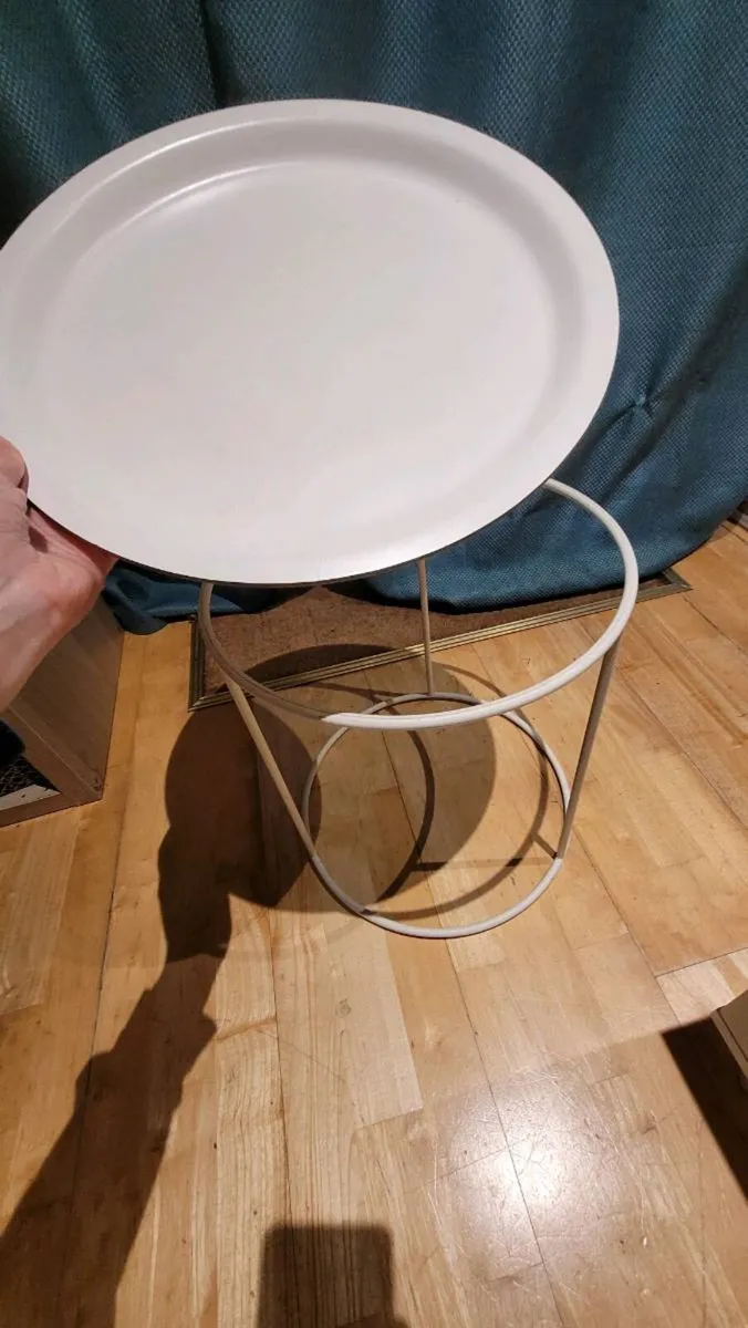 Mini round coffee / plant/ side table. - Image 4