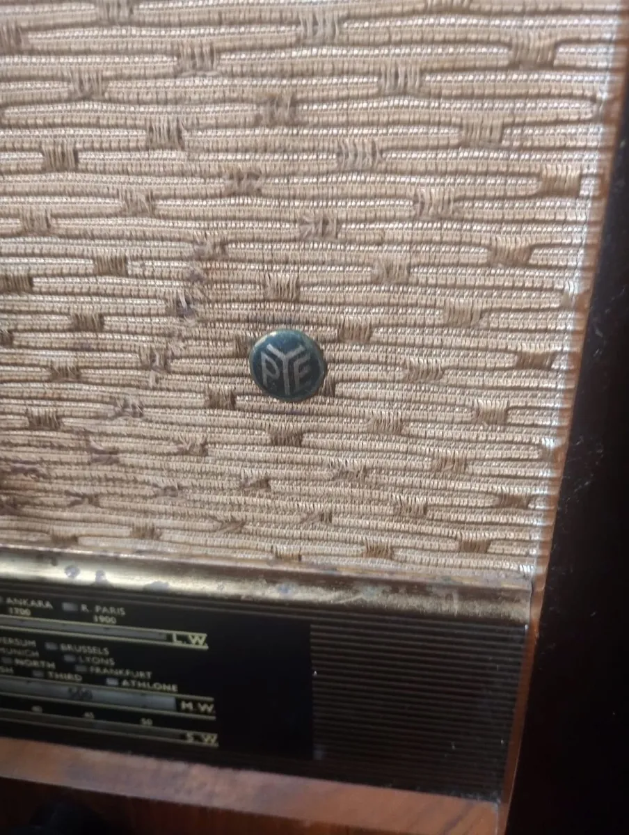 RARE VINTAGE 1950s PYE DUNDRUM RADIO MADE IN EIRE - Image 3