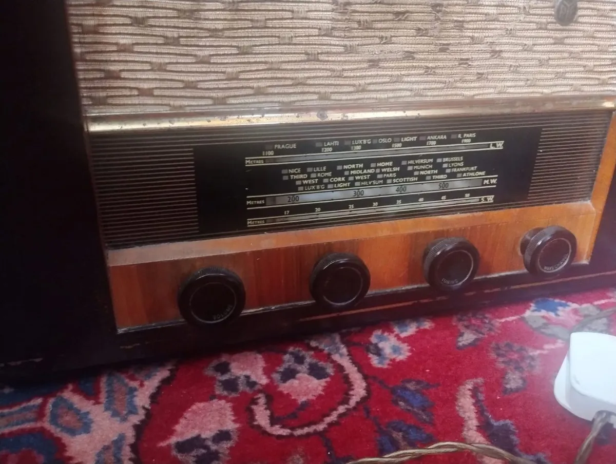 RARE VINTAGE 1950s PYE DUNDRUM RADIO MADE IN EIRE - Image 1