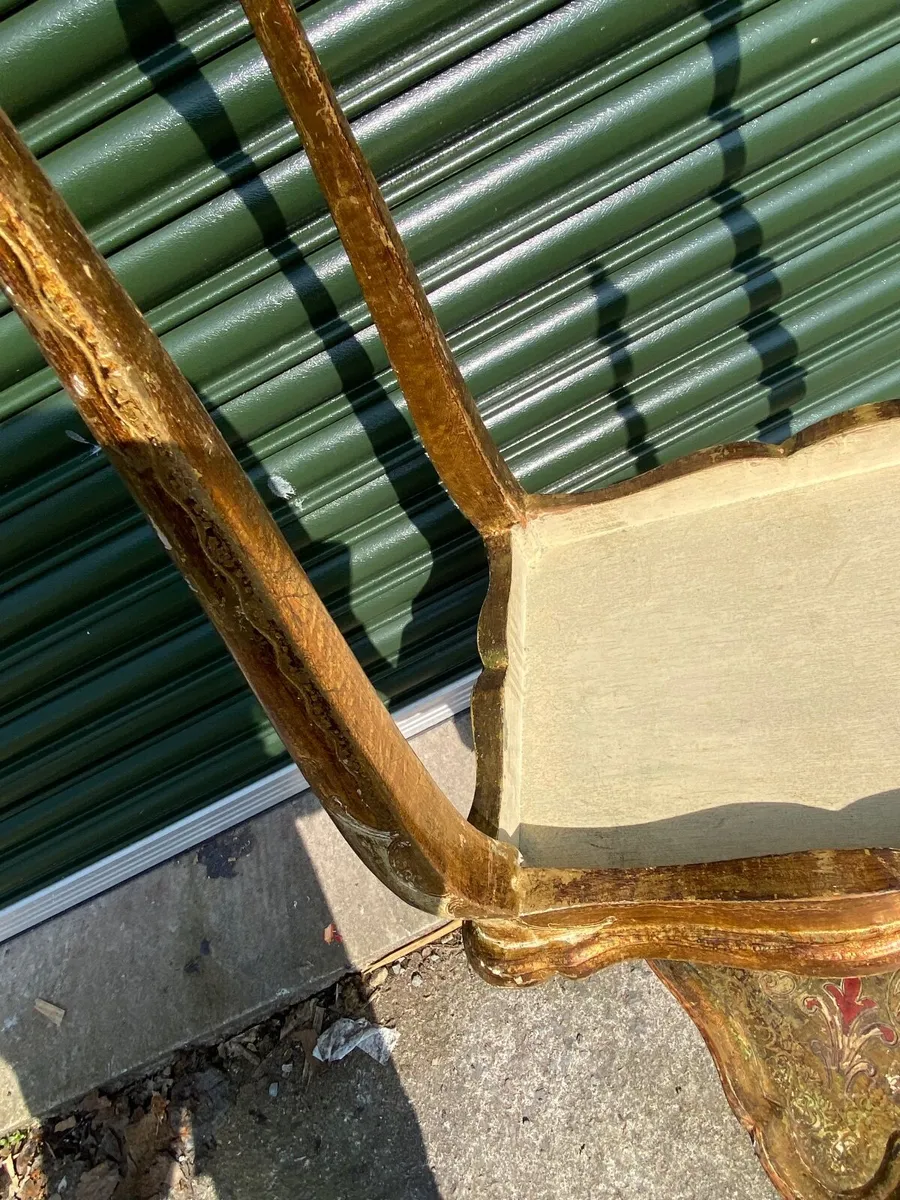 Vintage Italian Florentine gilt nesting tables - Image 4